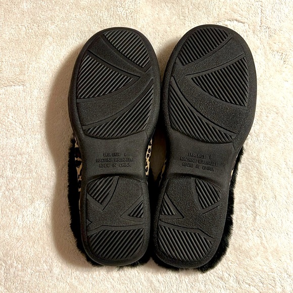 DEARFIAMS. Leopard faux fur slippers. Sizes 8, 9 (2 pairs). Super comfortable - Picture 2 of 4